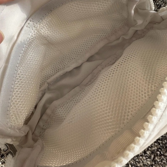 Lululemon Everywhere Belt Bag White - Picture 4 of 4